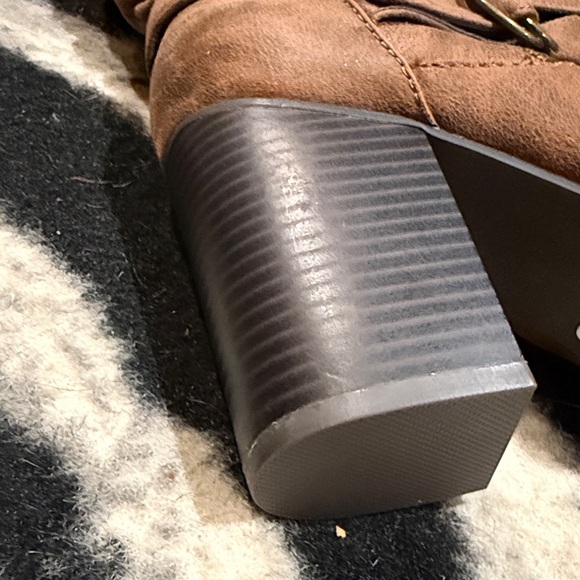 Carlos by Carlos Santana Heeled Side Zip Boots - Picture 7 of 8